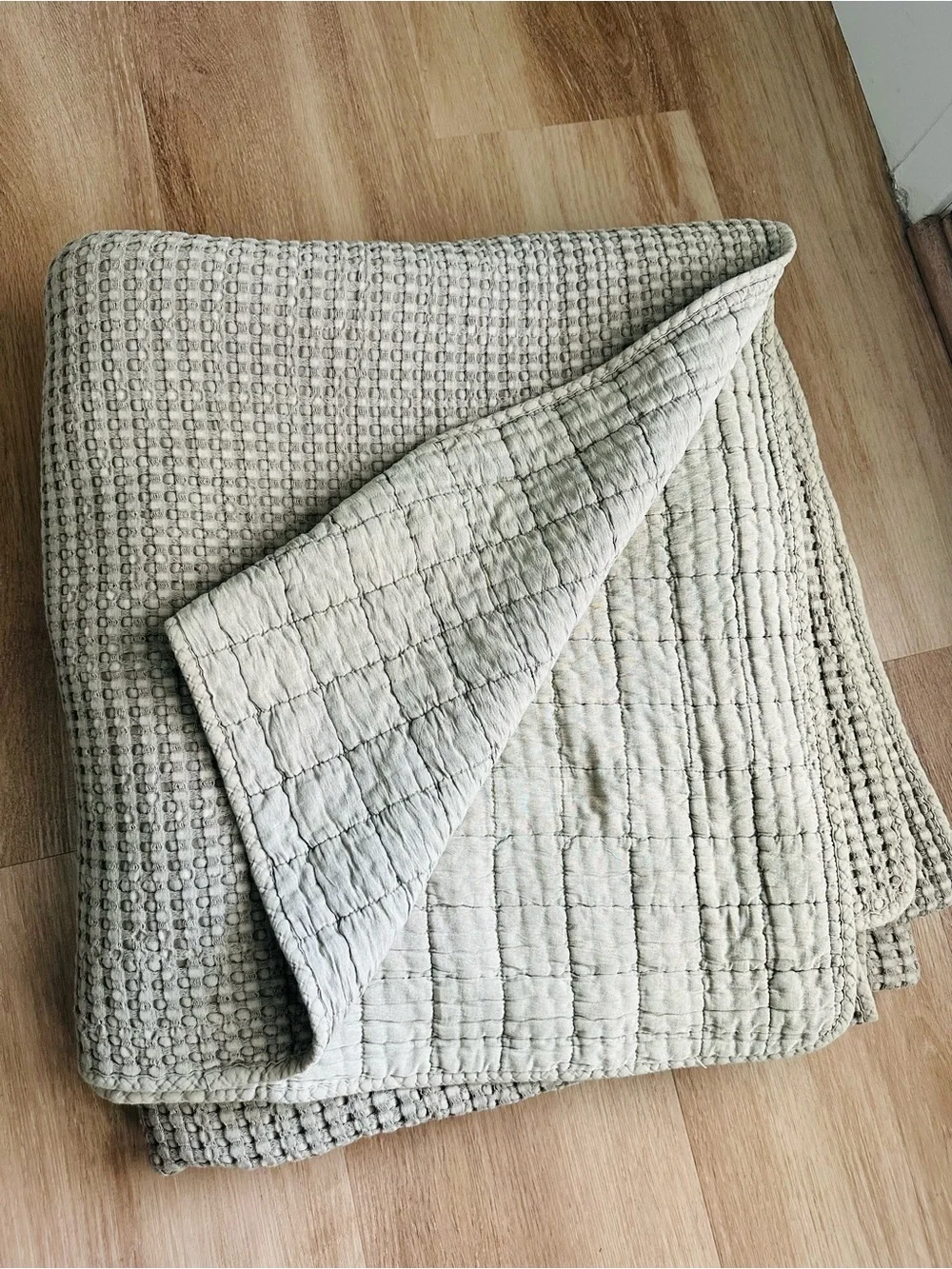 100% Cotton Waffle Textured Quilted Queen Coverlet